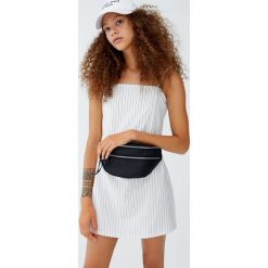 Krótka sukienka w prążki. Zielone sukienki damskie Pull&Bear, bez wzorów, z jeansu, bez kołnierzyka, z krótkim rękawem, krótkie, mini. Za 69,90 zł.