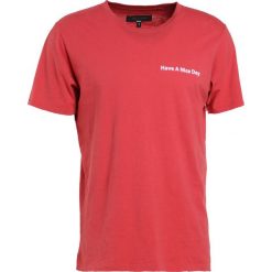 Koszulki polo: rag & bone NICE DAY Tshirt z nadrukiem washed red