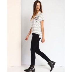 T-shirt krótki rękaw damski. Białe t-shirty damskie TROLL, s, w paski, eleganckie. W wyprzedaży za 19,99 zł.