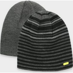 Czapka męska CAM158 - ciemny szary. Szare czapki męskie 4f, bez wzorów. Za 39,99 zł.