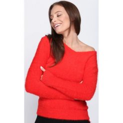 Czerwony Sweter Different At All. Czerwone swetry klasyczne damskie Born2be, xl, z okrągłym kołnierzem. Za 39,99 zł.