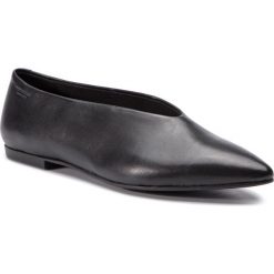 Półbuty VAGABOND - Katlin 4512-201-20 Black. Czarne półbuty damskie Vagabond, bez wzorów, ze skóry, bez obcasa, na płaskiej podeszwie, bez zapięcia. W wyprzedaży za 239,00 zł.