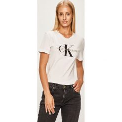 Calvin Klein Jeans - T-shirt. Białe bluzki damskie Calvin Klein Jeans, s, z nadrukiem, z bawełny, z okrągłym kołnierzem, z krótkim rękawem. Za 229,90 zł.