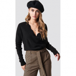Trendyol Sweter Detailed V-Neck - Black. Szare swetry klasyczne damskie marki Vila, l, z bawełny, z okrągłym kołnierzem. Za 100,95 zł.