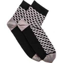SKARPETY MĘSKIE WE WZORY U08 - CZARNO-SZARE. Czarne skarpetki męskie Ombre Clothing, z bawełny. Za 7,99 zł.
