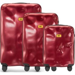 Walizki Icon w zestawie 3 el. czerwony. Czerwone walizki Crash Baggage, bez wzorów, z tkaniny, wakacyjne. Za 2994,00 zł.
