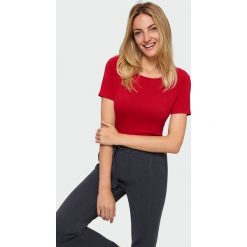 Elegancki top z ozdobnym dekoltem. Bluzki damskie Greenpoint, bez wzorów, z elastanu, eleganckie, bez kołnierzyka, bez rękawów. Za 49,99 zł.