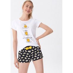 Dwuczęściowa piżama z nadrukiem Gudetama - Wielobarwny. Szare piżamy damskie House, s, z nadrukiem, bez rękawów. Za 59,99 zł.