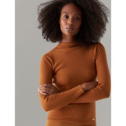 Dopasowany sweter z półgolfem - Brązowy. Pomarańczowe swetry damskie Mohito, s, bez wzorów, bez rękawów, bez kaptura. Za 69,99 zł.