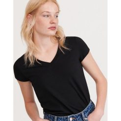 Wodoodporny t-shirt - Czarny. Czarne t-shirty damskie Reserved, s. Za 59,99 zł.