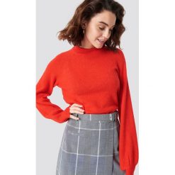 Moves Sweter Savea - Red. Czerwone swetry klasyczne damskie marki Moves, z dzianiny, z okrągłym kołnierzem. Za 242,95 zł.