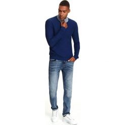 Sweter z cienkiej przędzy. Niebieskie swetry męskie Top Secret, na zimę, m, bez wzorów, z dzianiny, klasyczne, z okrągłym kołnierzem, bez kaptura. W wyprzedaży za 44,99 zł.