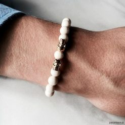 Bransoletka męska WHITE SKULL. Białe bransoletki męskie marki Pakamera, z kryształem, złote. Za 190,00 zł.
