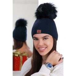 Czapka MISALINA NAVY. Niebieskie szaliki damskie Czapka MISALINA NAVY, bez wzorów. W wyprzedaży za 29,00 zł.