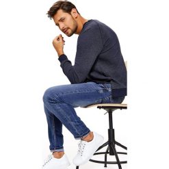 BLUZA MĘSKA NIEROZPINANA Z OZDOBNYMI SUWAKAMI. Szare bluzy męskie marki Top Secret, na lato, xl, z bawełny. W wyprzedaży za 34,99 zł.
