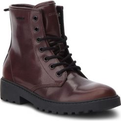 Trapery GEOX - J Casey G. K J5420K 000CN C7357 S Dk Burgundy. Czerwone śniegowce dziewczęce Geox, bez zapięcia. W wyprzedaży za 259,00 zł.