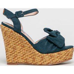 Pepe Jeans - Sandały. Szare koturny damskie Pepe Jeans, bez obcasa, na obcasie, na klamry. Za 299,90 zł.
