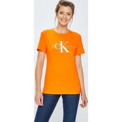 Calvin Klein Jeans - Top. Pomarańczowe bluzki damskie Calvin Klein Jeans, s, z nadrukiem, z bawełny, z okrągłym kołnierzem. W wyprzedaży za 129,90 zł.