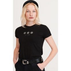 T-shirt ze świątecznym motywem - Czarny. Czarne t-shirty damskie Reserved, s, bez wzorów, wizytowe, bez kołnierzyka. Za 29,99 zł.