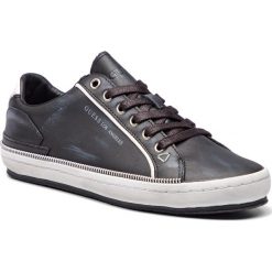 Sneakersy GUESS - FMLOW4 LEA12 BLACK. Czarne sneakersy męskie Guess, na co dzień, z aplikacjami, ze skóry ekologicznej, bez zapięcia. W wyprzedaży za 339,00 zł.