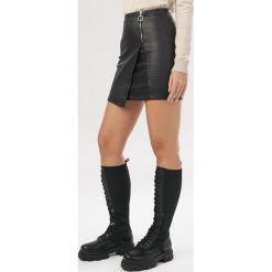 Czarna Spódnica Zinlana. Czarne spódniczki damskie Born2be, bez wzorów, mini. Za 79,99 zł.