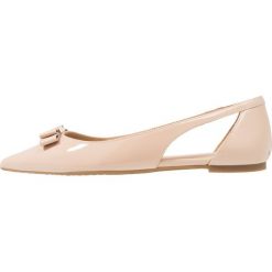 MICHAEL Michael Kors CARLSON FLAT Baleriny light blush. Różowe baleriny damskie lakierowane MICHAEL Michael Kors, z materiału. Za 589,00 zł.
