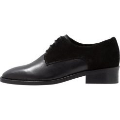 Zign Oksfordki black. Czarne półbuty damskie marki Zign, bez obcasa, na sznurówki. Za 359,00 zł.