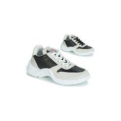 Buty Chattawak ASTRAGALE. Czarne trampki i tenisówki damskie Chattawak, bez wzorów, bez zapięcia. Za 99,50 zł.