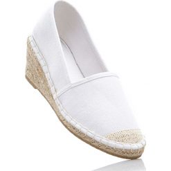 Espadryle na koturnie bonprix biały. Białe buty ślubne damskie marki bonprix, na platformie. Za 69,99 zł.