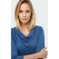 Bluzka z dekoracyjnym dekoltem. Bluzki damskie Greenpoint, z elastanu. Za 69,99 zł.