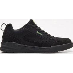 Sneakersy - Czarny. Czarne sneakersy męskie Cropp, bez zapięcia. Za 139,99 zł.