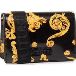 Torebka VERSACE JEANS COUTURE - E1VVBBU9 71494 899. Czarne listonoszki damskie Versace Jeans Couture, z aplikacjami, z jeansu, zdobione, bez dodatków. W wyprzedaży za 499,00 zł.