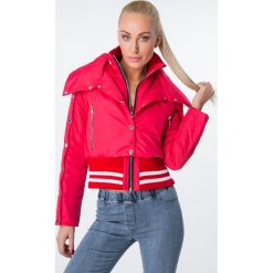 Kurtka ze ściągaczem czerwona MISC006. Czerwone kurtki damskie Fasardi, s, bez wzorów, bez kaptura. Za 229,00 zł.