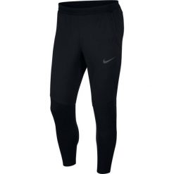 Spodnie Nike Shield Phenom Trousers M Czarne. Czarne spodnie męskie Nike, na zimę, m, bez wzorów, z materiału, sportowe. Za 199,99 zł.