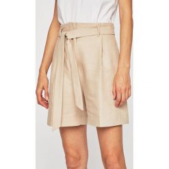 Tommy Hilfiger - Szorty. Szorty damskie TOMMY HILFIGER, s, z haftami, z bawełny, casualowe, z podwyższonym stanem. W wyprzedaży za 299,90 zł.