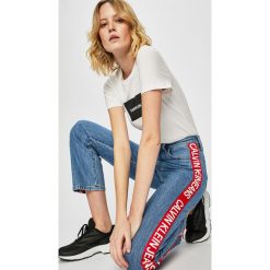 Calvin Klein Jeans - Jeansy. Niebieskie jeansy damskie marki Calvin Klein Jeans, z podwyższonym stanem. Za 579,90 zł.