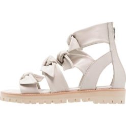 Rzymianki damskie: AllSaints AIMI Sandały z cholewką white