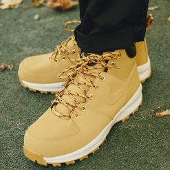 Buty Nike Manoa Leather (454350-700). Szare buty trekkingowe męskie Nike, z materiału, outdoorowe. Za 349,99 zł.