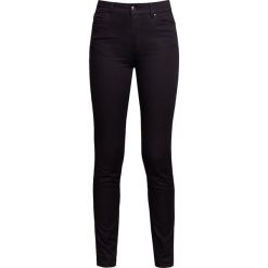 Emporio Armani Jeans Skinny Fit black. Czarne rurki damskie Emporio Armani, z elastanu. W wyprzedaży za 345,95 zł.