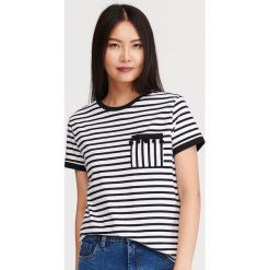 T-shirt w paski - Wielobarwny. T-shirty damskie Reserved, s, w paski, bez kołnierzyka. Za 39,99 zł.