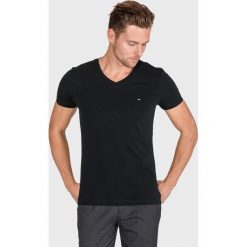 Tommy Hilfiger Koszulka Czarny. Czarne podkoszulki męskie TOMMY HILFIGER, s, bez wzorów, z elastanu, bez kołnierzyka, krótkie. Za 187,95 zł.