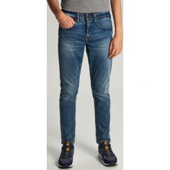 Jeansy comfort - Niebieski. Niebieskie jeansy męskie Cropp, m, bez wzorów. Za 99,99 zł.
