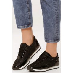 Czarne Sneakersy Stuffiness. Czarne sneakersy damskie Born2be, z lakierowanej skóry. Za 59,99 zł.