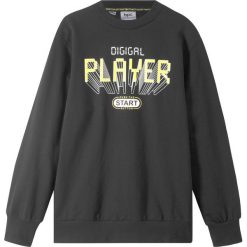 Bluza dresowa bonprix czarny. Czarne bluzy chłopięce bonprix, z nadrukiem, z dresówki, z długim rękawem, długie, bez kaptura. Za 37,99 zł.