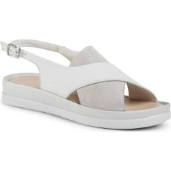 Sandały LASOCKI - WI16-4808-04 White. Białe klapki damskie Lasocki, bez wzorów, ze skóry, bez obcasa. Za 129,99 zł.