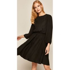 Medicine - Sukienka Boho Breeze. Czarne sukienki damskie MEDICINE, na co dzień, s, bez wzorów, z wiskozy, casualowe, z okrągłym kołnierzem, bez rękawów, mini, rozkloszowane. Za 159,90 zł.