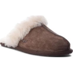 Kapcie UGG - W Scuffette II 5661 W/Esp. Pomarańczowe klapki damskie Ugg, bez wzorów, ze skóry, bez obcasa. Za 419,00 zł.