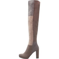Buty zimowe damskie: Tamaris Kozaki na obcasie pepper
