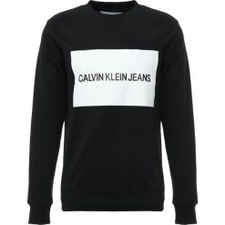 Calvin Klein Jeans INSTITUTIONAL BOX CREW NECK Bluza black. Czarne bluzy męskie Calvin Klein Jeans, m, z bawełny. Za 419,00 zł.