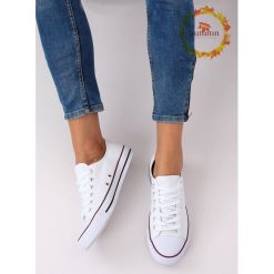 Trampki damskie białe B71M-3 WHITE. Białe trampki i tenisówki damskie obuwie damskie, bez wzorów, z tkaniny, na sznurówki. Za 51,65 zł.